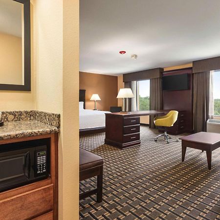 Hampton Inn & Suites Pine Bluff Exterior photo