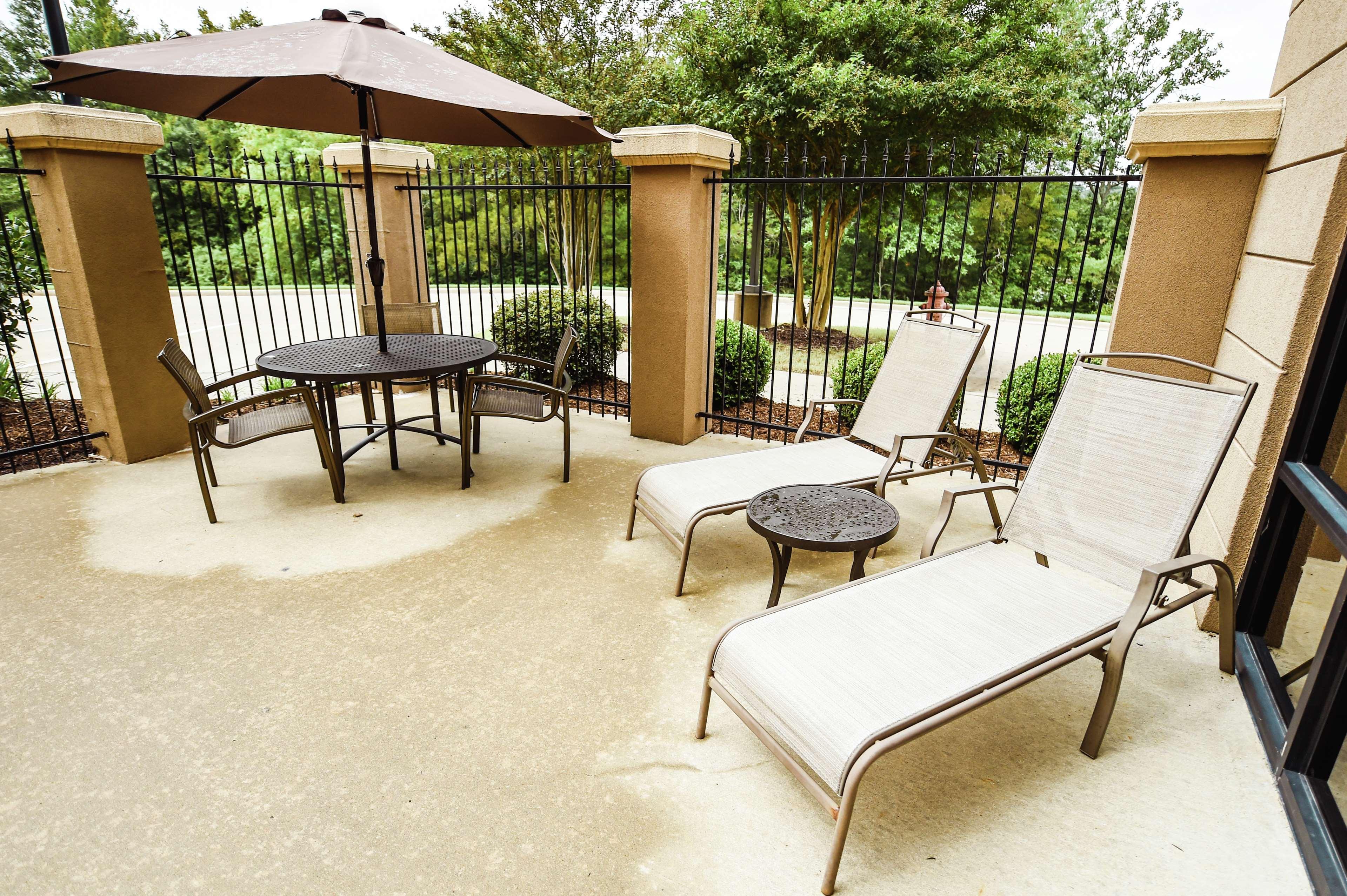 Hampton Inn & Suites Pine Bluff Exterior photo