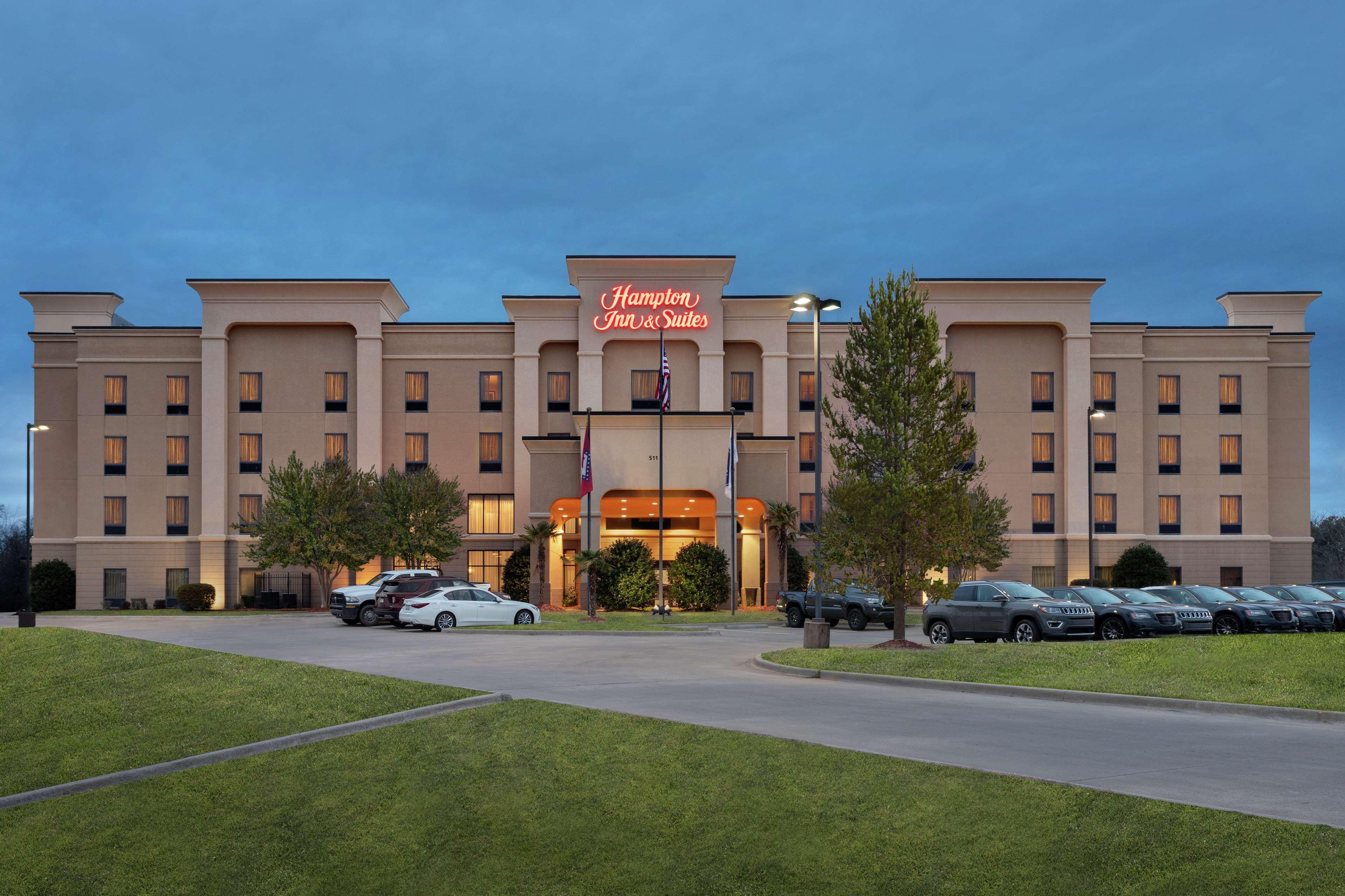 Hampton Inn & Suites Pine Bluff Exterior photo